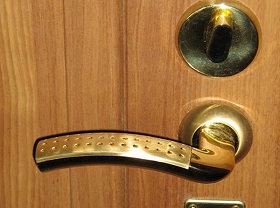 Замена дверной ручки входной двери в Новороссийске